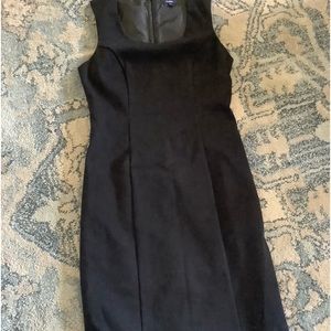 Black sleeveless dress